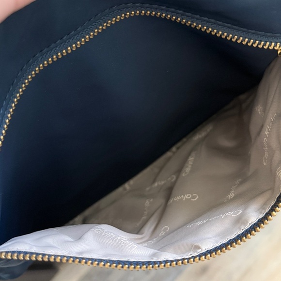 VINTAGE Calvin Klein Navy Messenger/ Crossbody Bag with Tan Adjustable Strap. - Picture 10 of 16